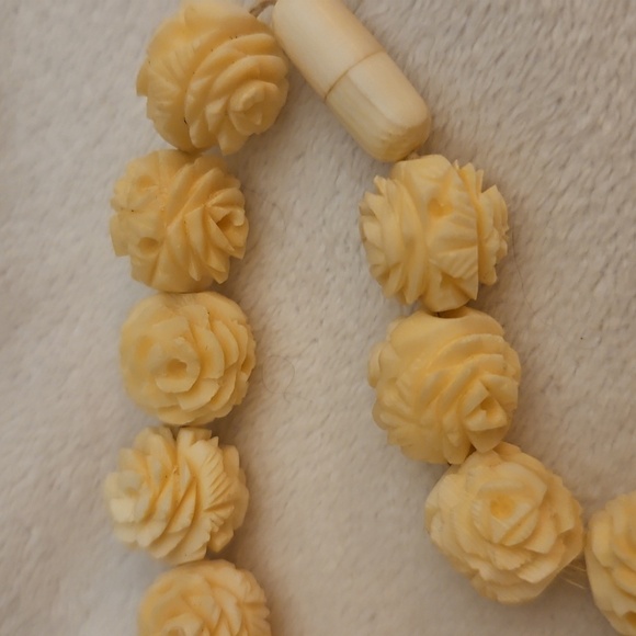 Antique Cream Carved Rose Celluloid Beaded Bridal Necklace - Picture 3 of 7